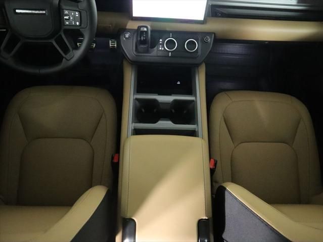 Thumbnail: 2025 Land Rover Defender - 17