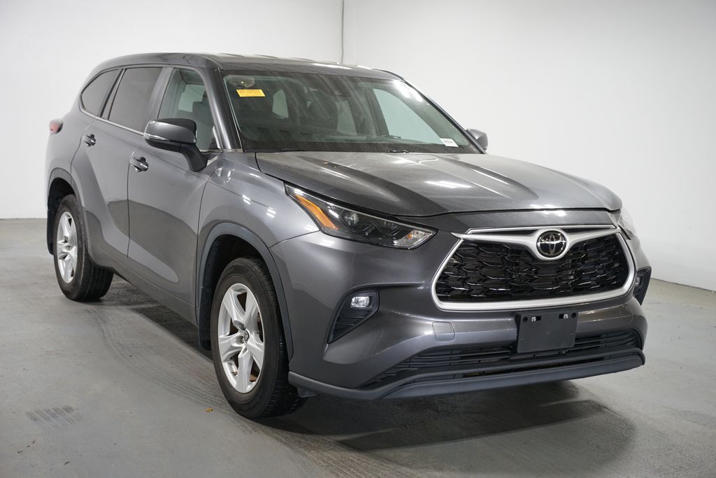 Thumbnail: 2023 Toyota Highlander - 3