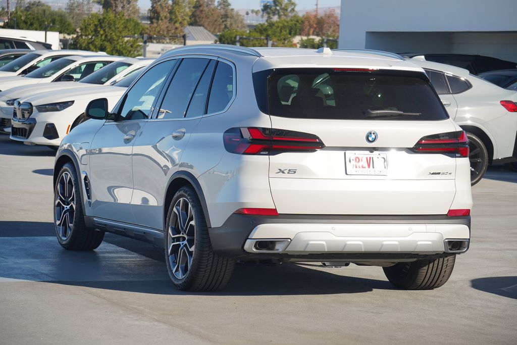 2025 BMW X5 xDrive50e 8