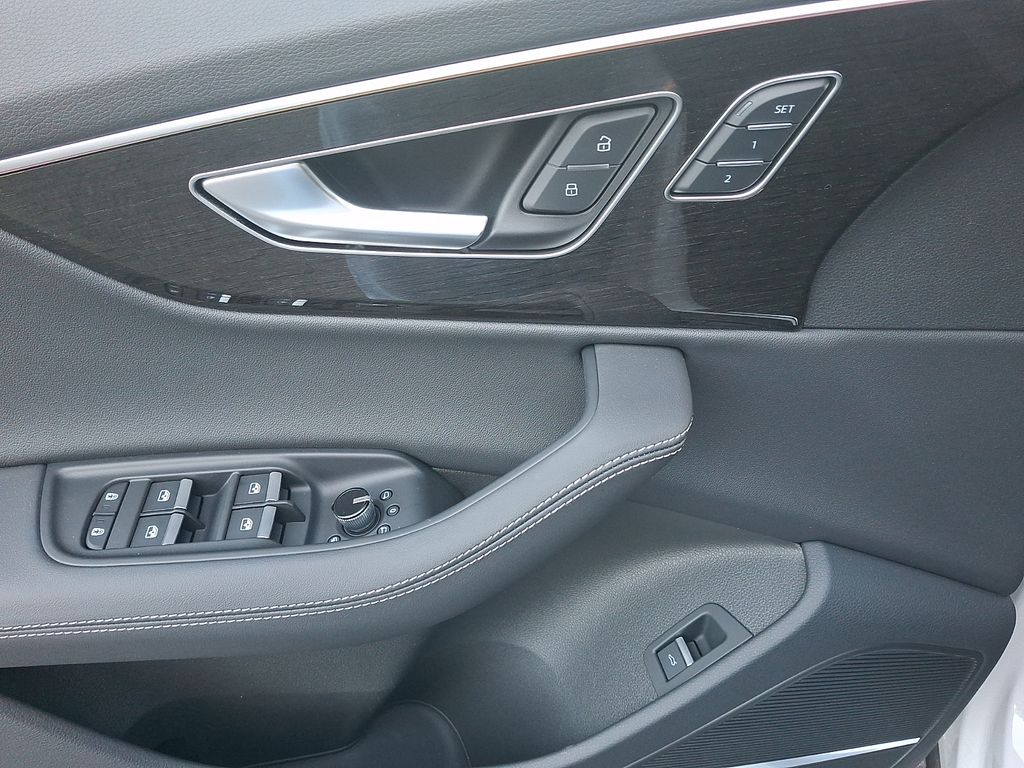 Thumbnail: 2026 Audi Q7 - 9