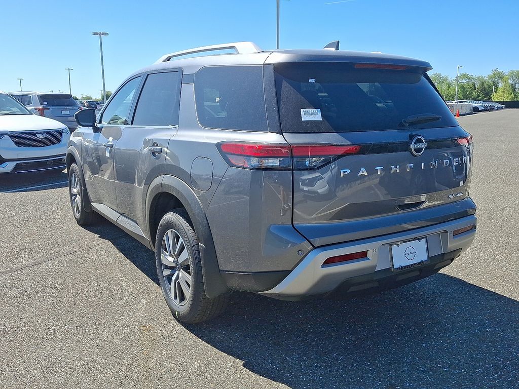 2025 Nissan Pathfinder SL 3
