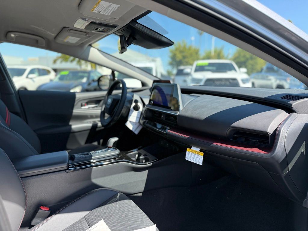 2026 Toyota Prius Plug-in Hybrid XSE photo 7