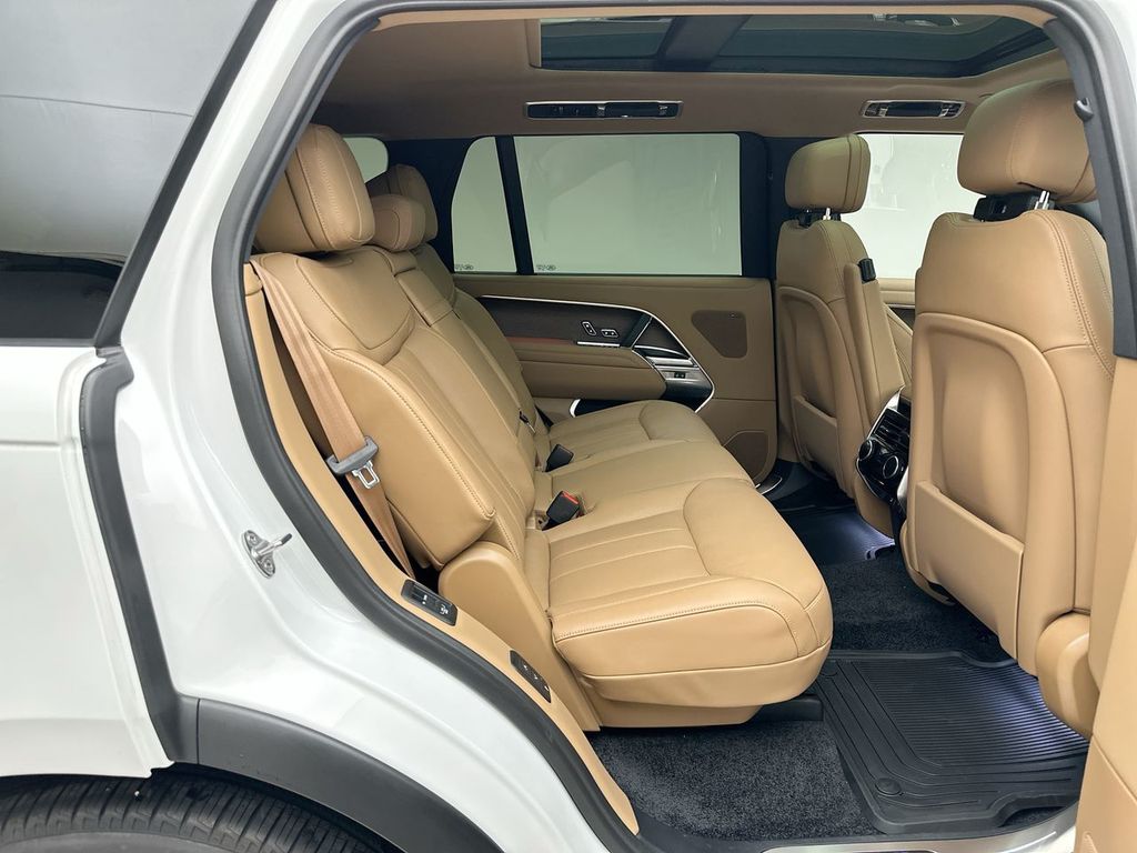 Thumbnail: 2026 Land Rover Range Rover - 15