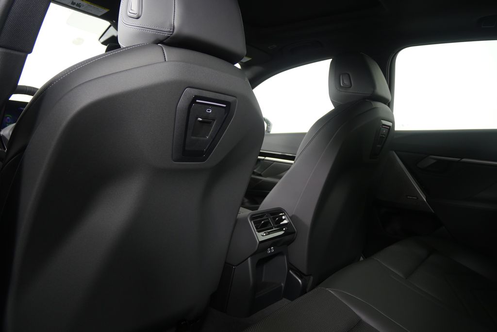 Thumbnail: 2026 BMW 5 Series - 17