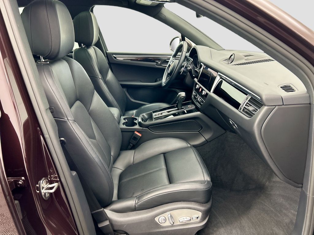 Thumbnail: 2025 Porsche Macan - 22