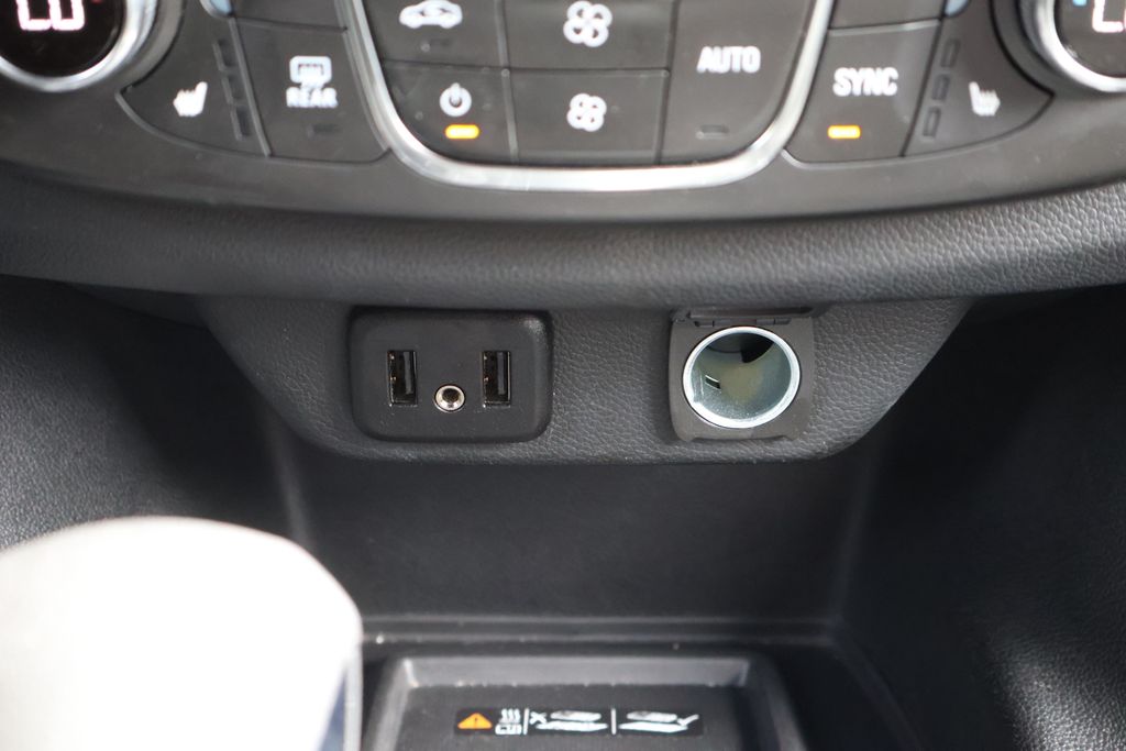 Thumbnail: 2023 Chevrolet Traverse - 25