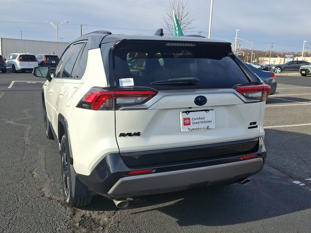 2021 Toyota RAV4 XSE 4