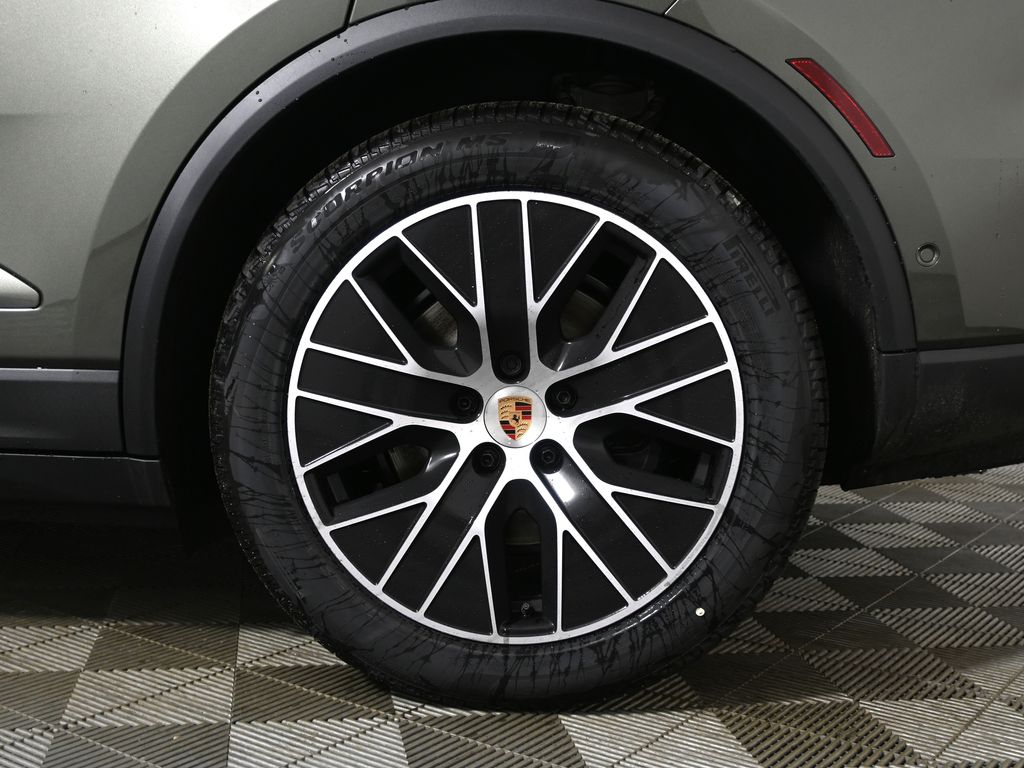 Thumbnail: 2026 Porsche Macan - 12