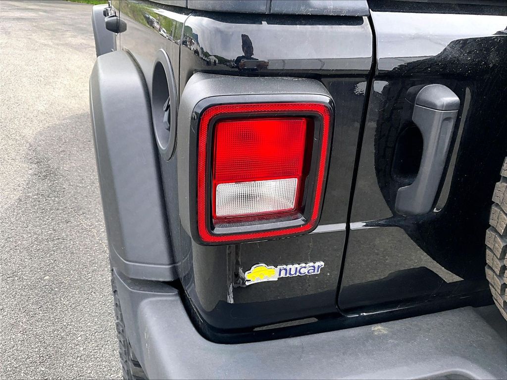 2022 Jeep Wrangler — photo 31