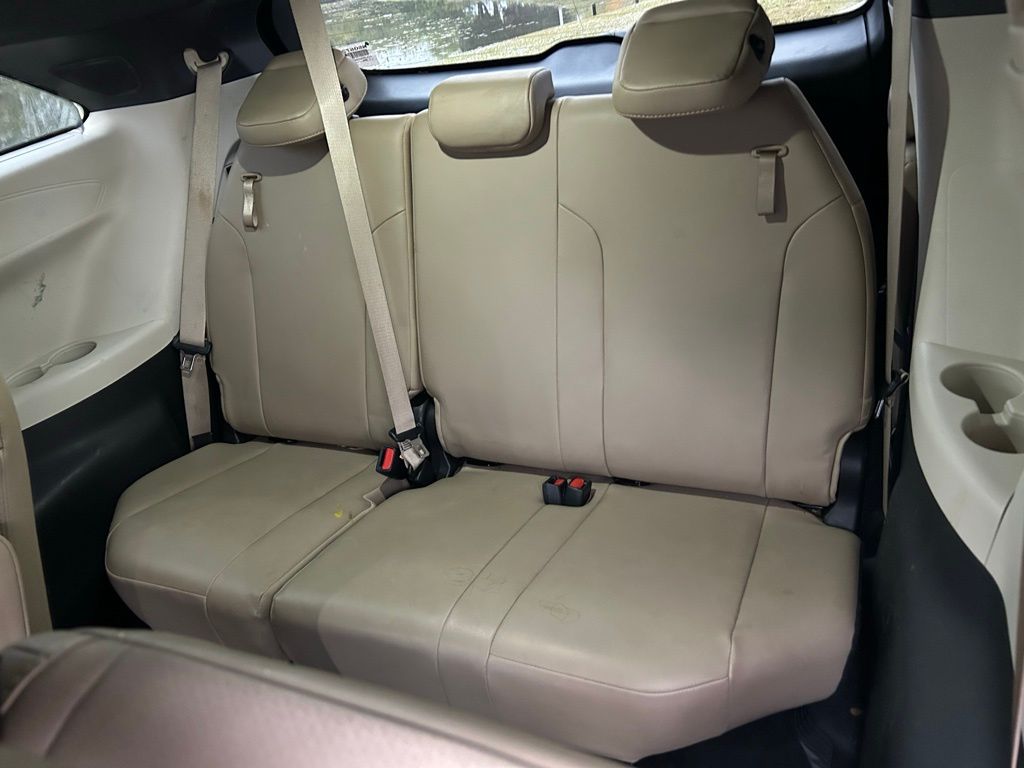 Thumbnail: 2021 Toyota Sienna - 13