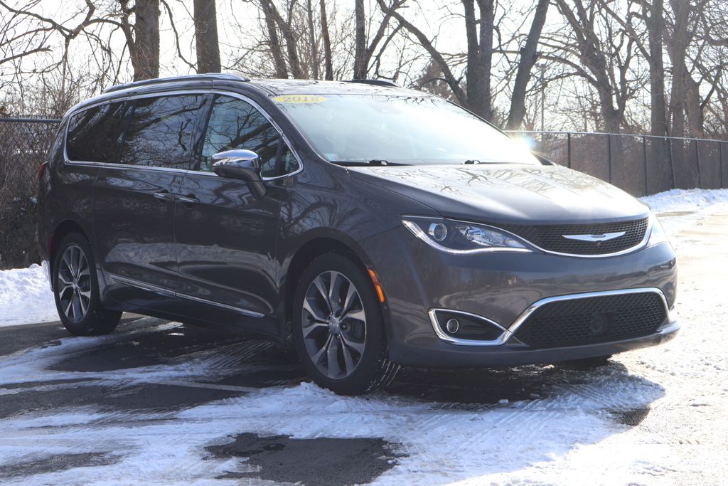 Thumbnail: 2018 Chrysler Pacifica - 10
