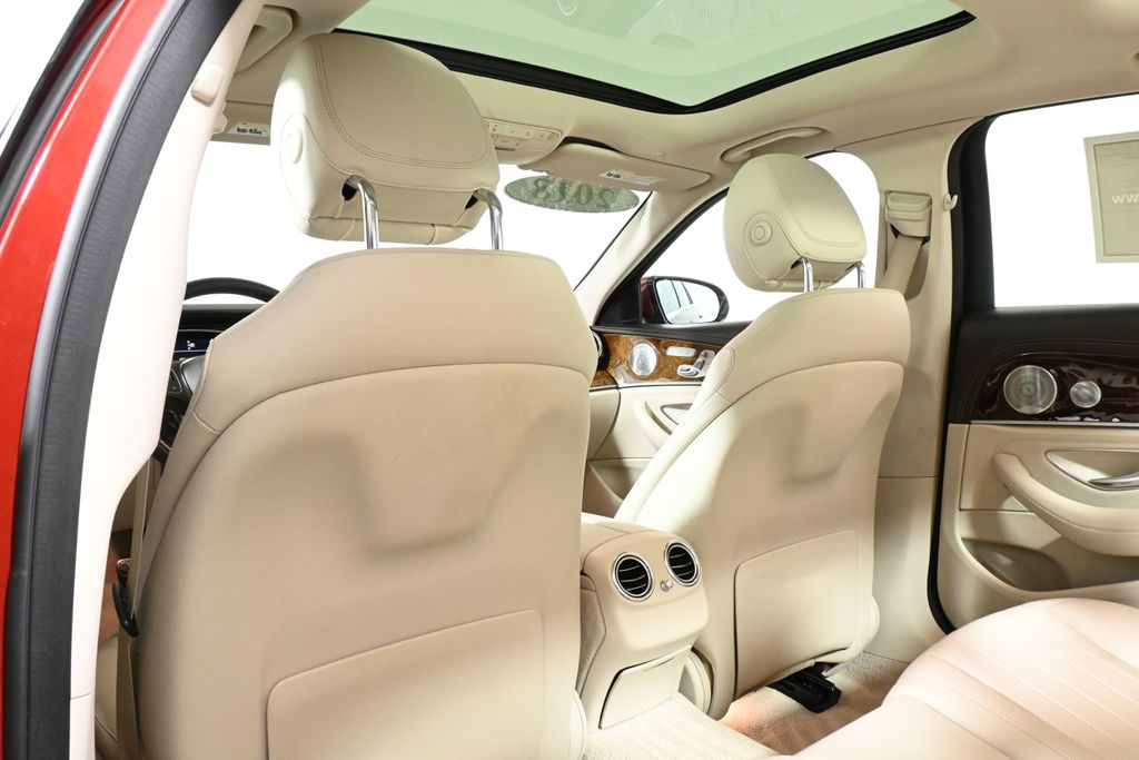 Thumbnail: 2018 Mercedes-Benz E-Class - 30