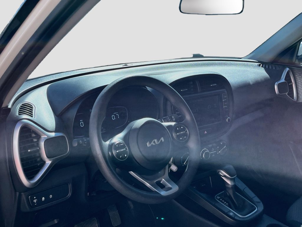 Used 2024 White Kia LX image 9