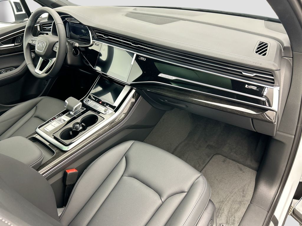 Thumbnail: 2026 Audi Q7 - 17