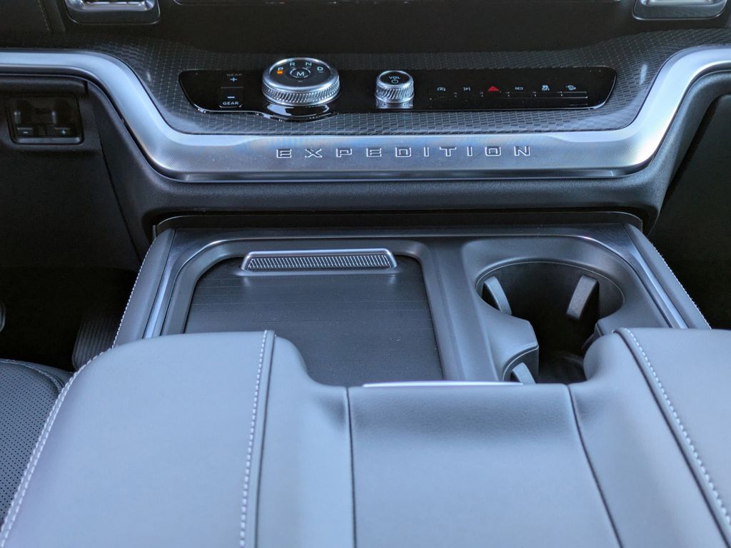 2025 Ford Expedition Platinum MAX