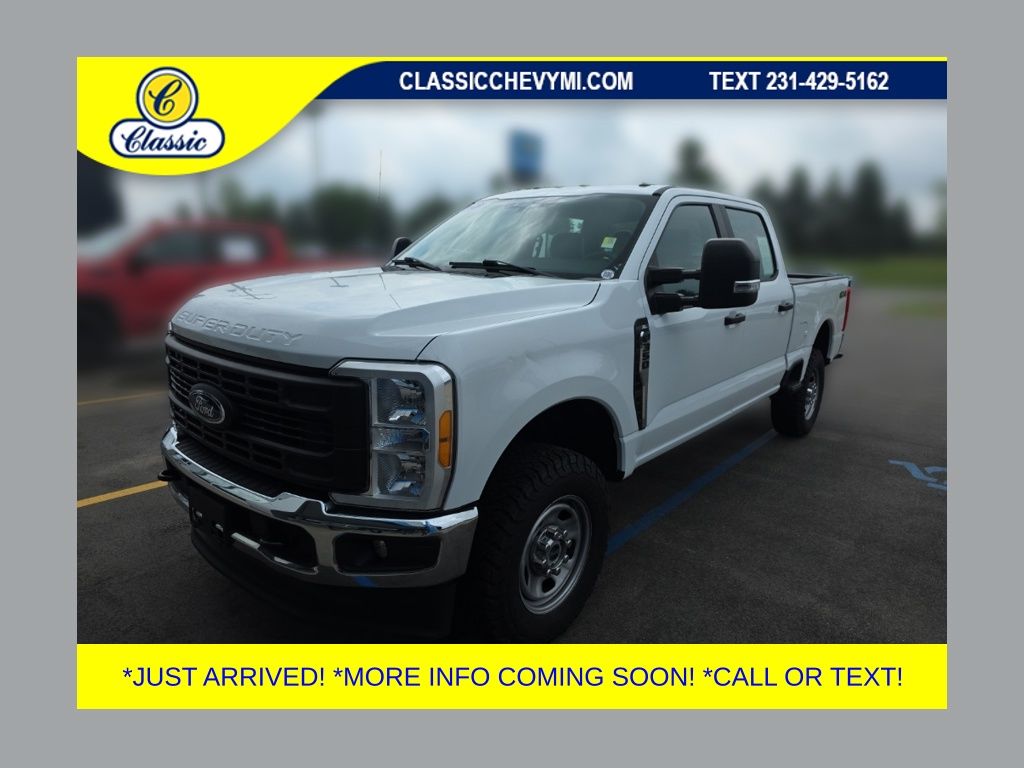 Oxford White 2023 Ford F-350 Super Duty Pickup Truck Four-Wheel Drive Automatic