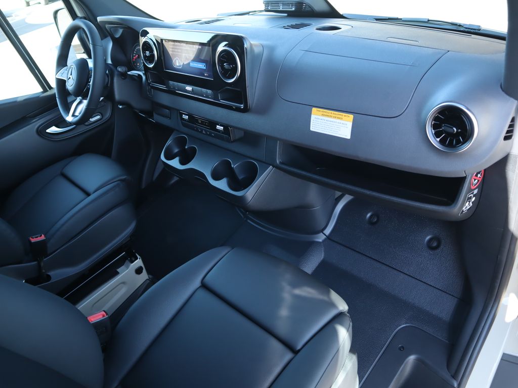 Thumbnail: 2025 Mercedes-Benz Sprinter - 19