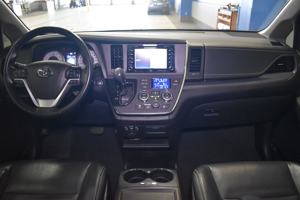 Thumbnail: 2019 Toyota Sienna - 15