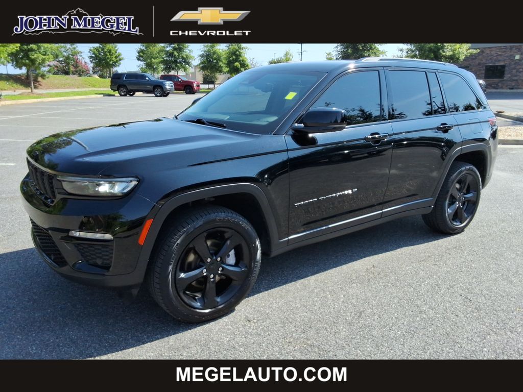 Diamond Black Crystal Pearlcoat 2023 Jeep Grand Cherokee SUV / Crossover Four-Wheel Drive 8-Speed Automatic