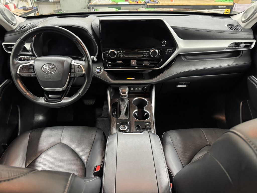 2023 Toyota Highlander Platinum