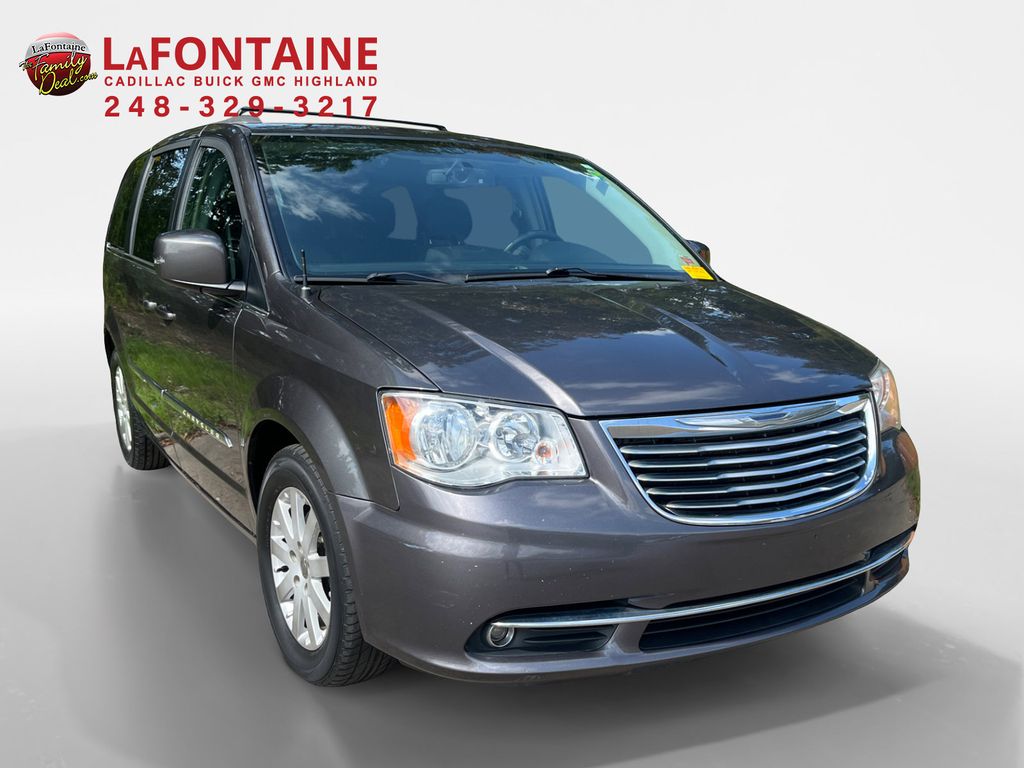 2016 Chrysler Town & Country Touring 3