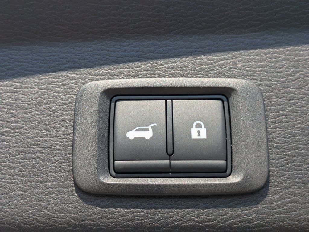 2025 Mitsubishi Outlander Plug-in Hybrid SE - Photo 13