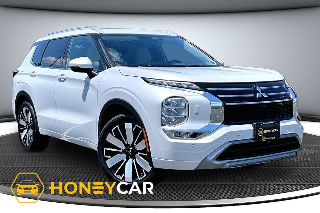 White 2025 Mitsubishi Outlander SEL FWD SUV / Crossover Front-Wheel Drive Continuously Variable Transmission