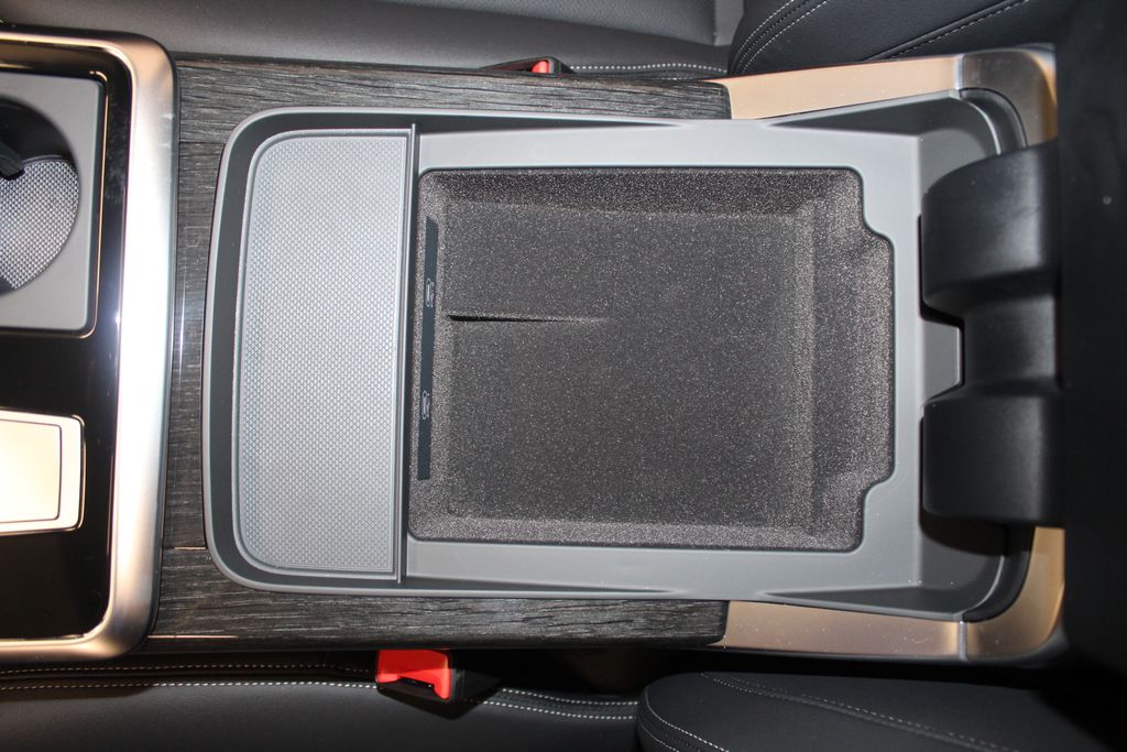 Thumbnail: 2026 Audi Q8 - 15