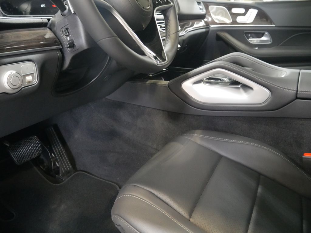 Thumbnail: 2026 Mercedes-Benz GLE - 18