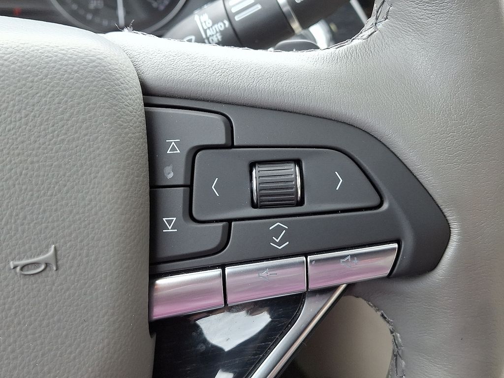 Thumbnail: 2025 Cadillac XT6 - 24