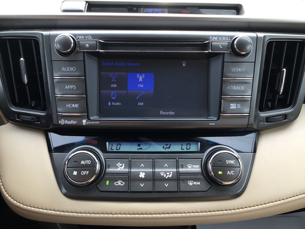 2015 Toyota RAV4 XLE 19