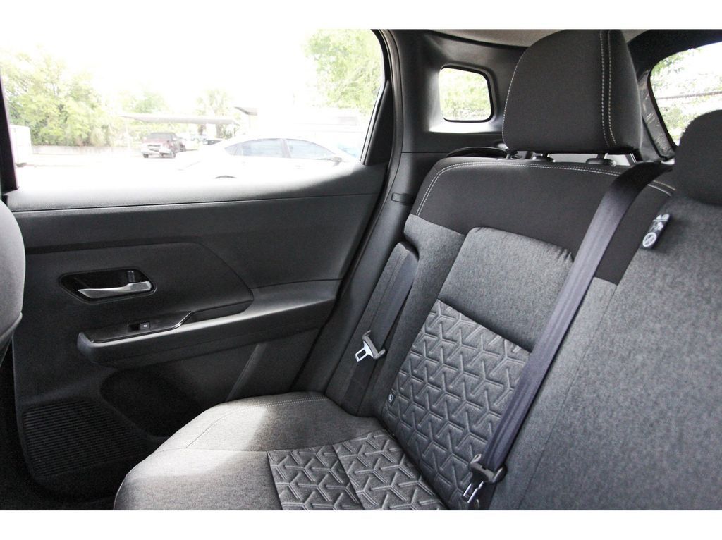 2026 Nissan Kicks SV - 8