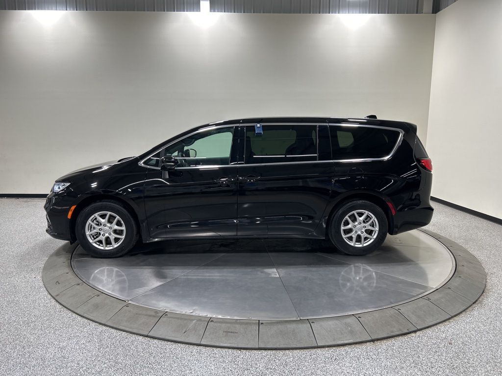used 2025 Chrysler Pacifica car, priced at $31,977