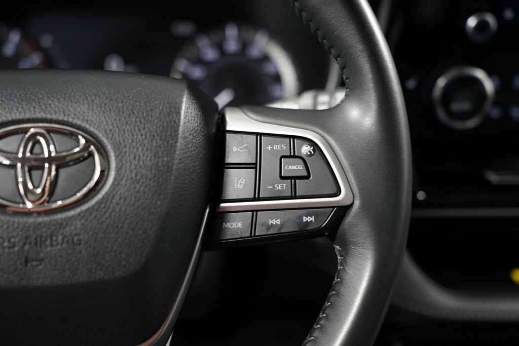 2023 Toyota Highlander XLE 13