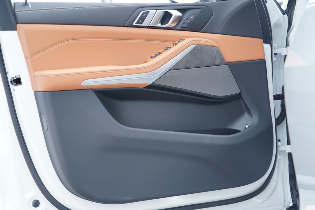 Thumbnail: 2026 BMW X5 - 9