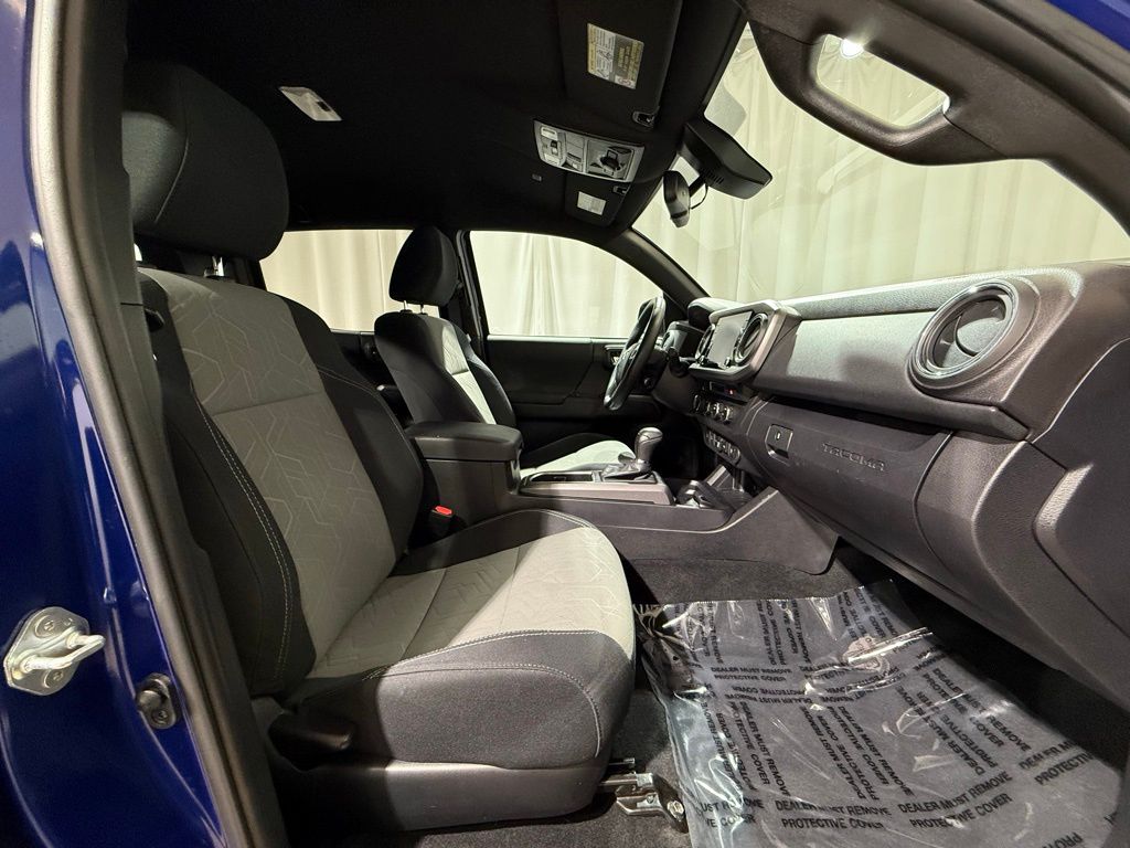 Thumbnail: 2022 Toyota Tacoma - 19