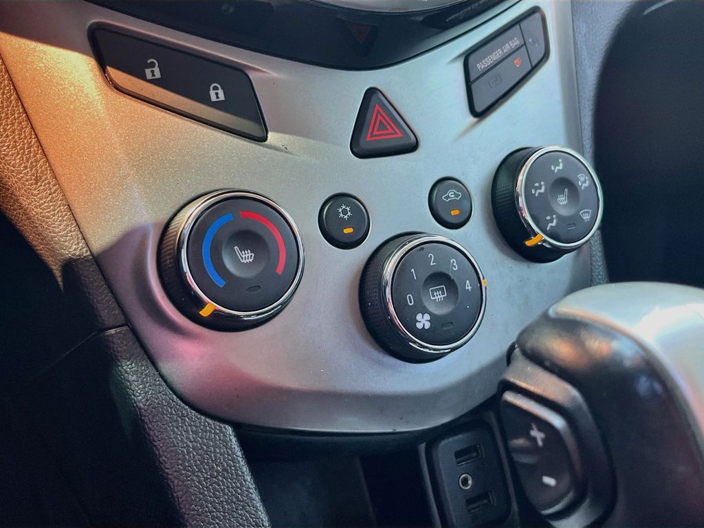 Used 2020 Gray Chevrolet Premier image 15