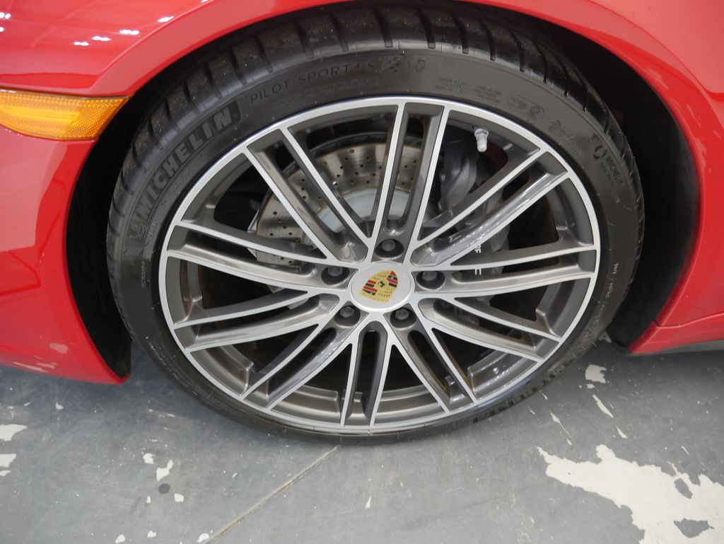 Thumbnail: 2019 Porsche 911 - 14