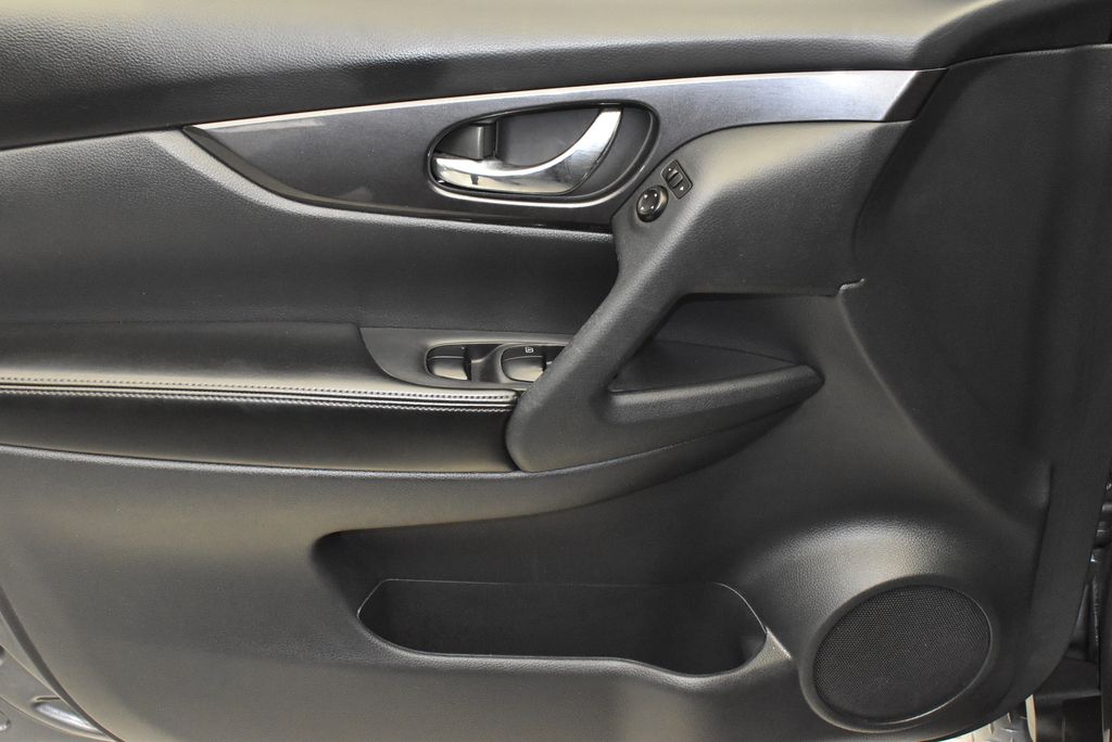 2020 Nissan Rogue SV 11