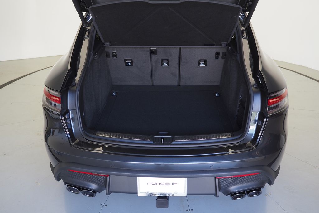Thumbnail: 2026 Porsche Macan - 26