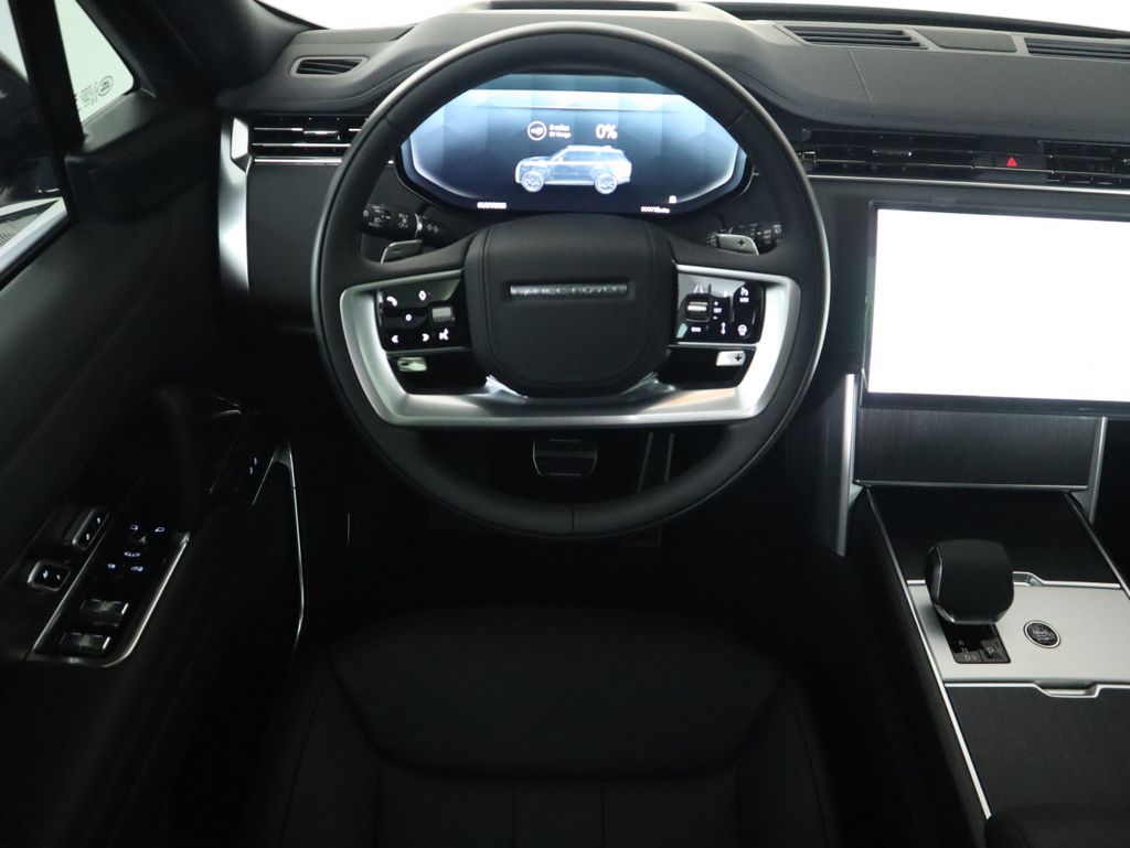 2025 Land Rover Range Rover SE 11