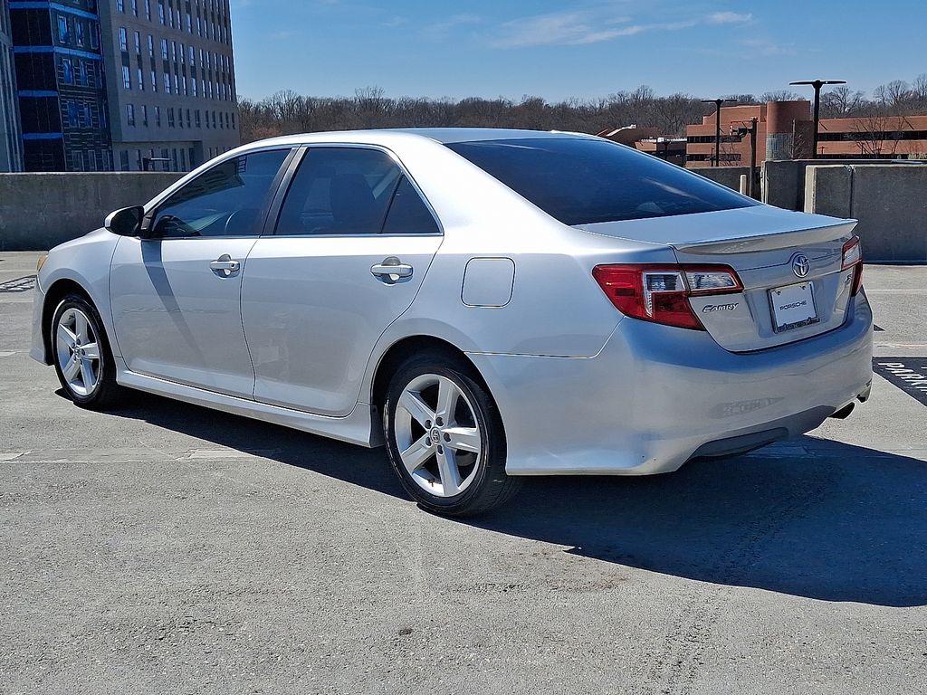 Thumbnail: 2013 Toyota Camry - 10