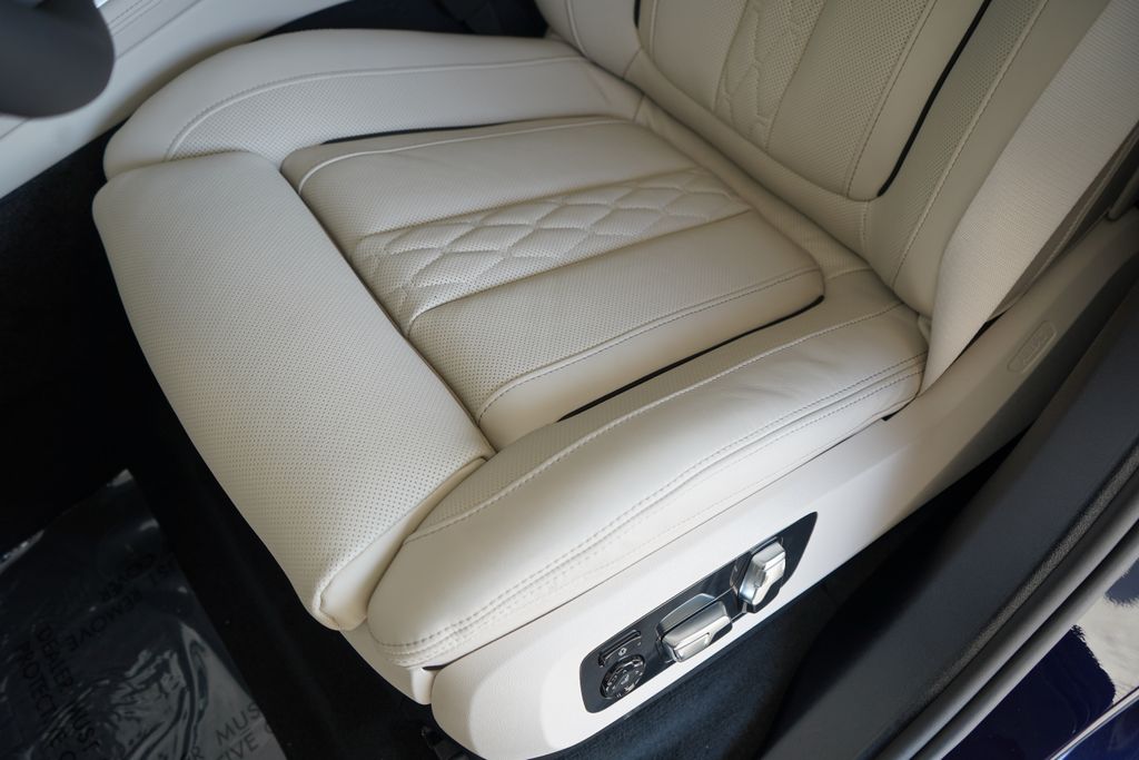 Thumbnail: 2026 BMW X7 - 11