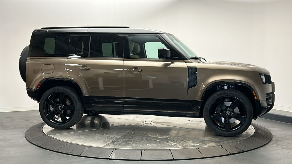 2025 Land Rover Defender 110 6