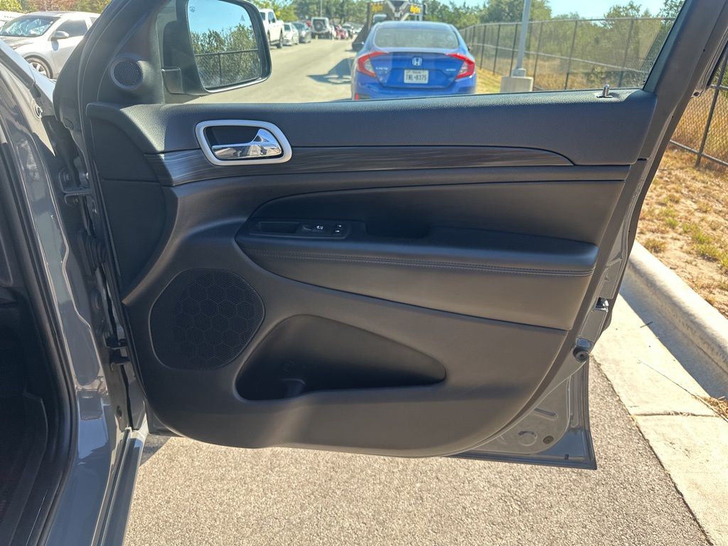 Used Car 2020 Jeep Grand Cherokee  Altitude For Sale Under $25,000 In Austin, Texas