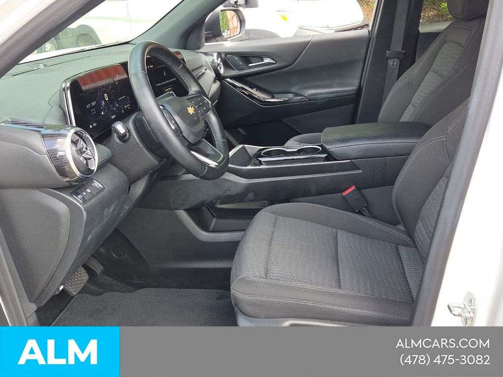 Used 2025 White Chevrolet LT image 6