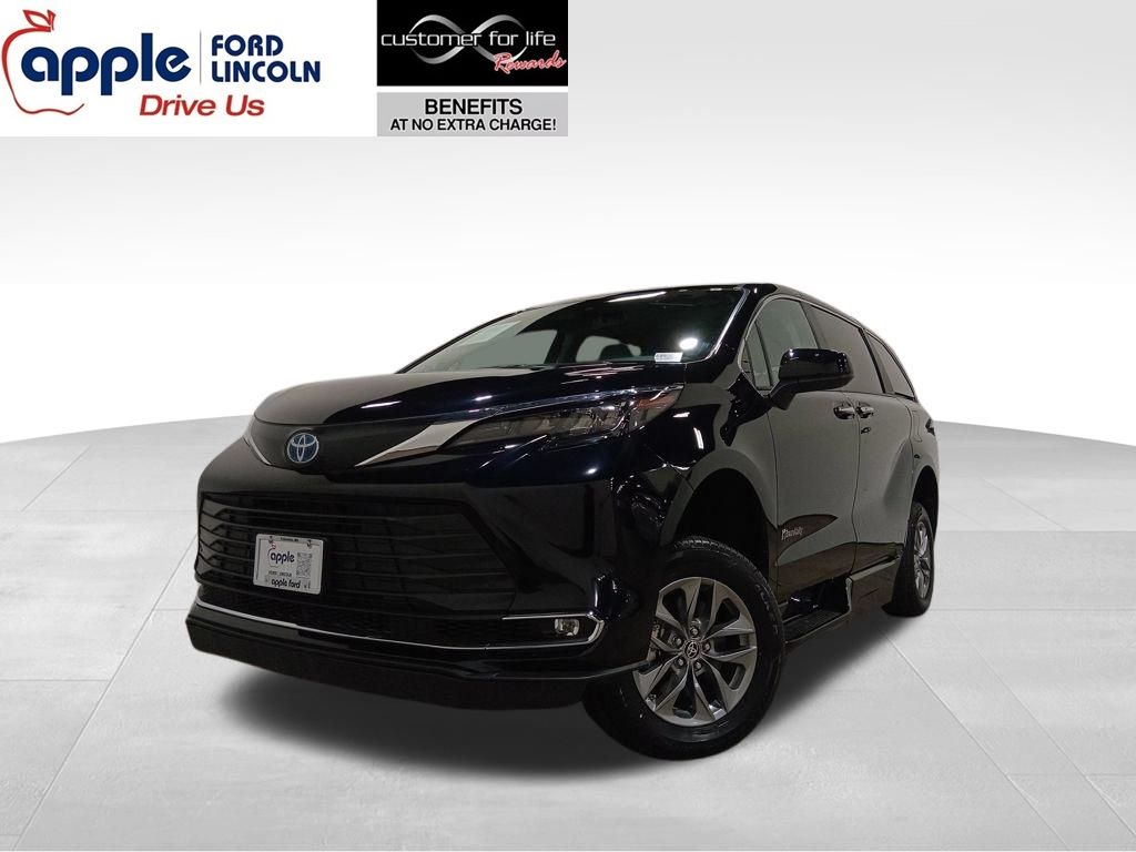 2024 Toyota Sienna XLE