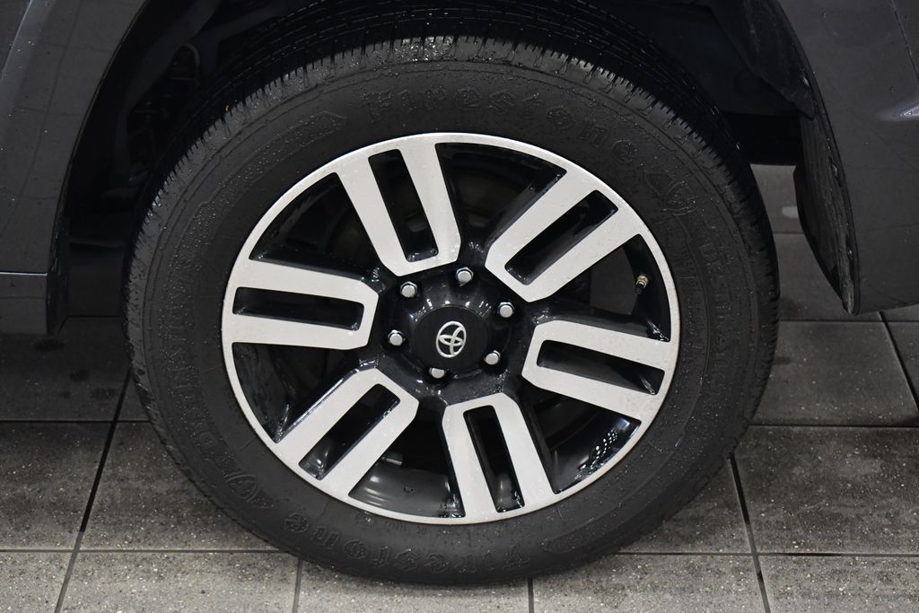 Thumbnail: 2019 Toyota 4Runner - 11