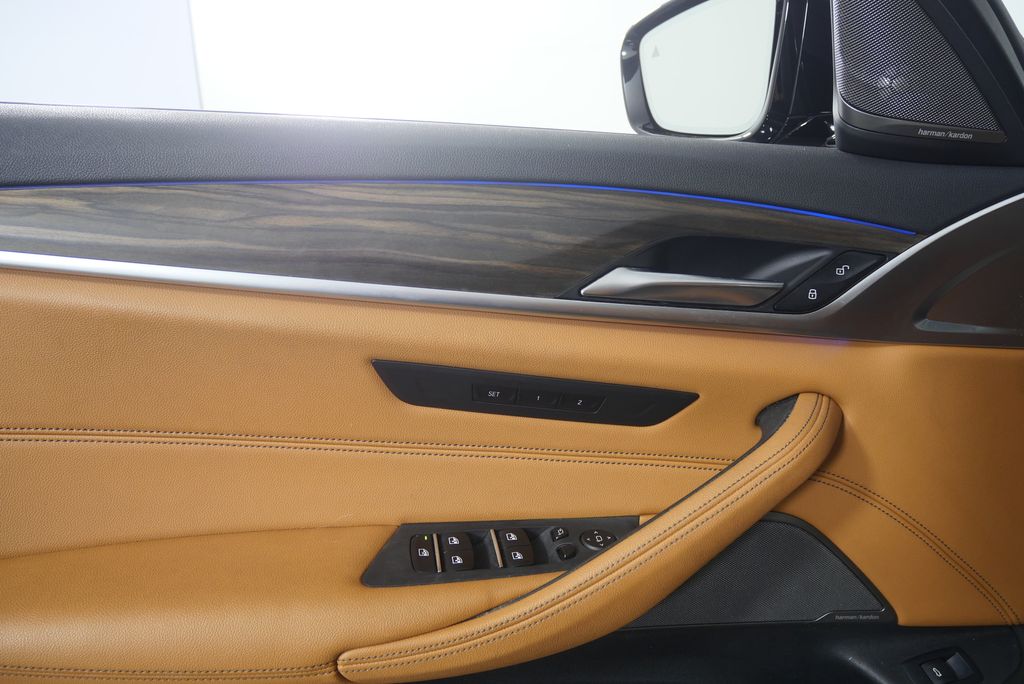 Thumbnail: 2023 BMW 5 Series - 8