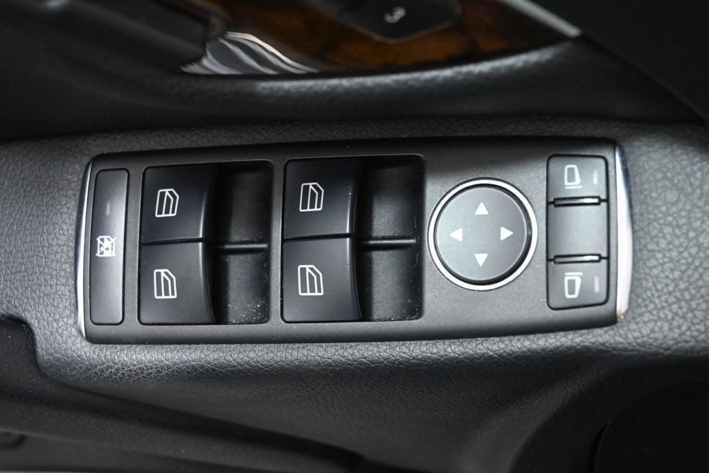 Thumbnail: 2013 Mercedes-Benz C-Class - 29